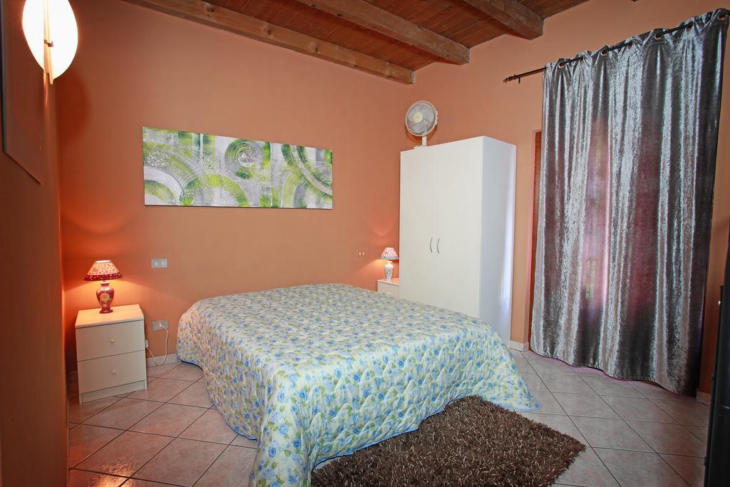 Agriturismo Licensi Del Bresa Villa Monzambano Ruang foto