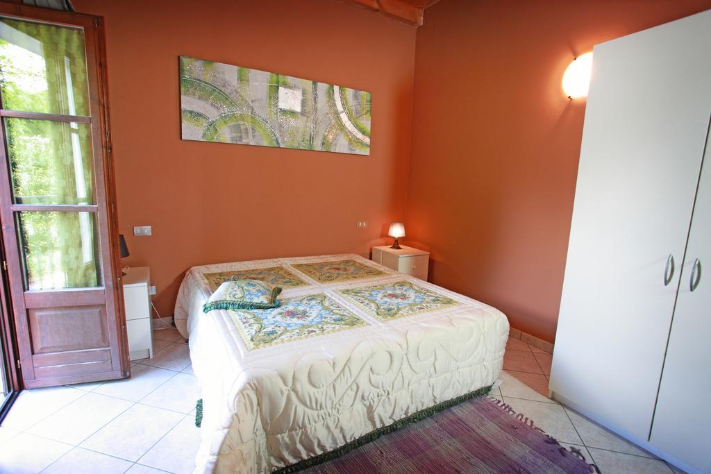 Agriturismo Licensi Del Bresa Villa Monzambano Ruang foto