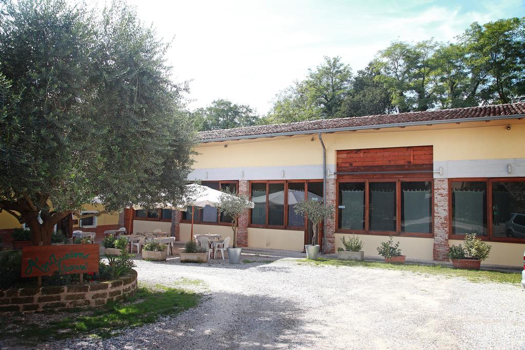 Agriturismo Licensi Del Bresa Villa Monzambano Ruang foto